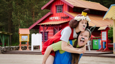 Karmen-Liis koeratüdruk Liisa rollis